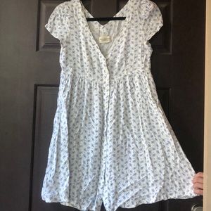 Babydoll dress with cap sleeves.